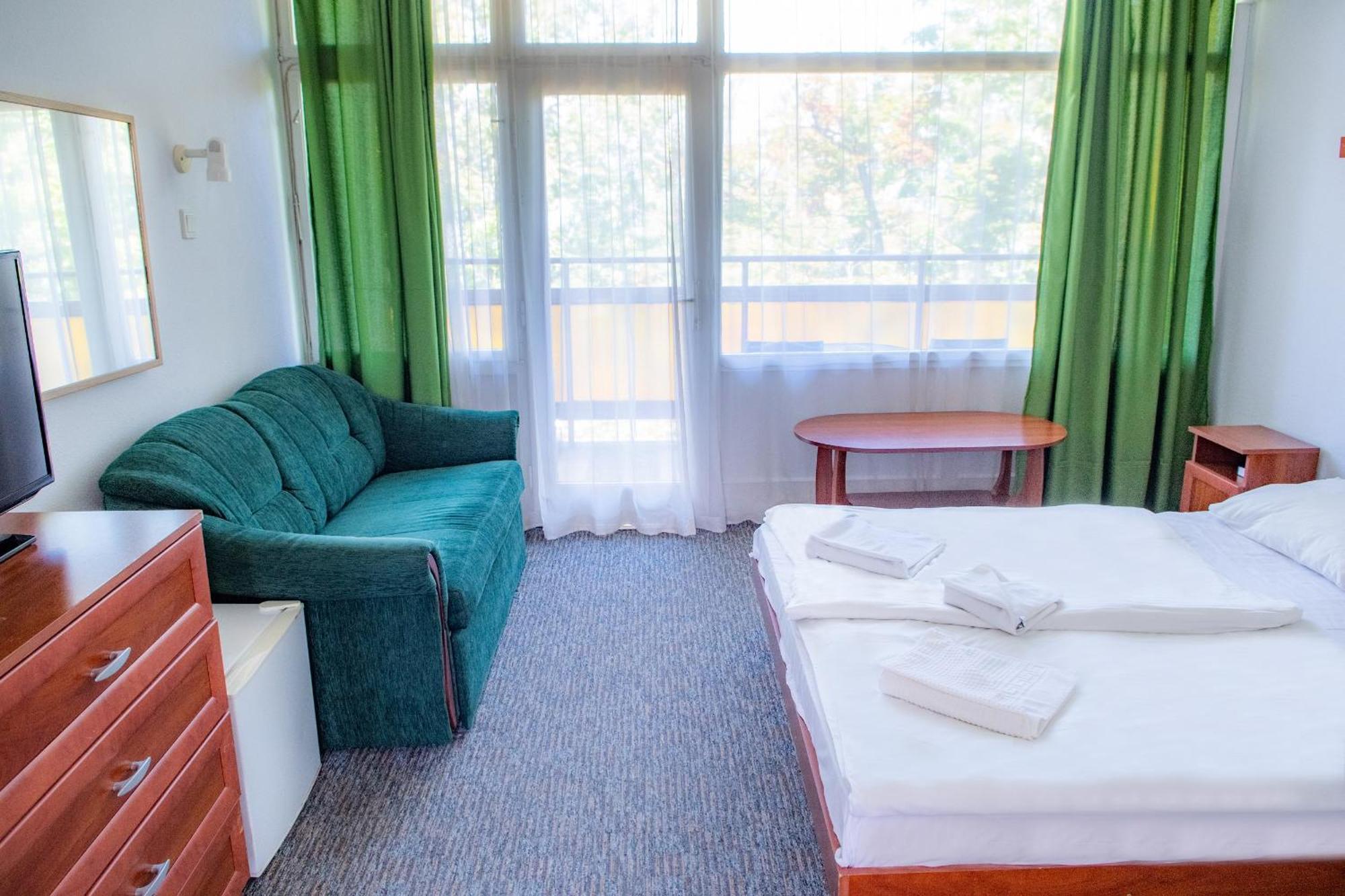 CE Napfény Hotel Siófok Extérieur photo