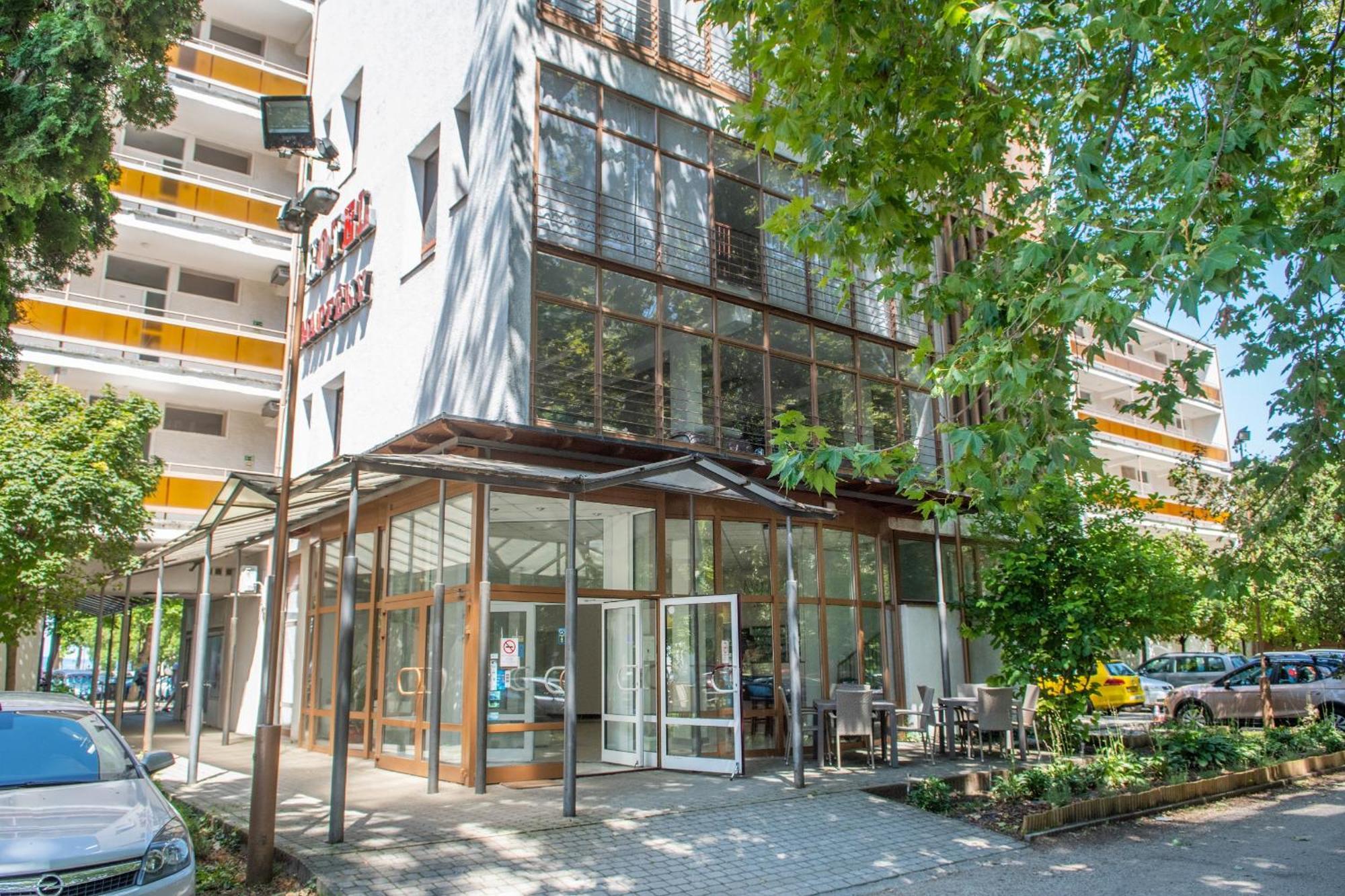 CE Napfény Hotel Siófok Extérieur photo