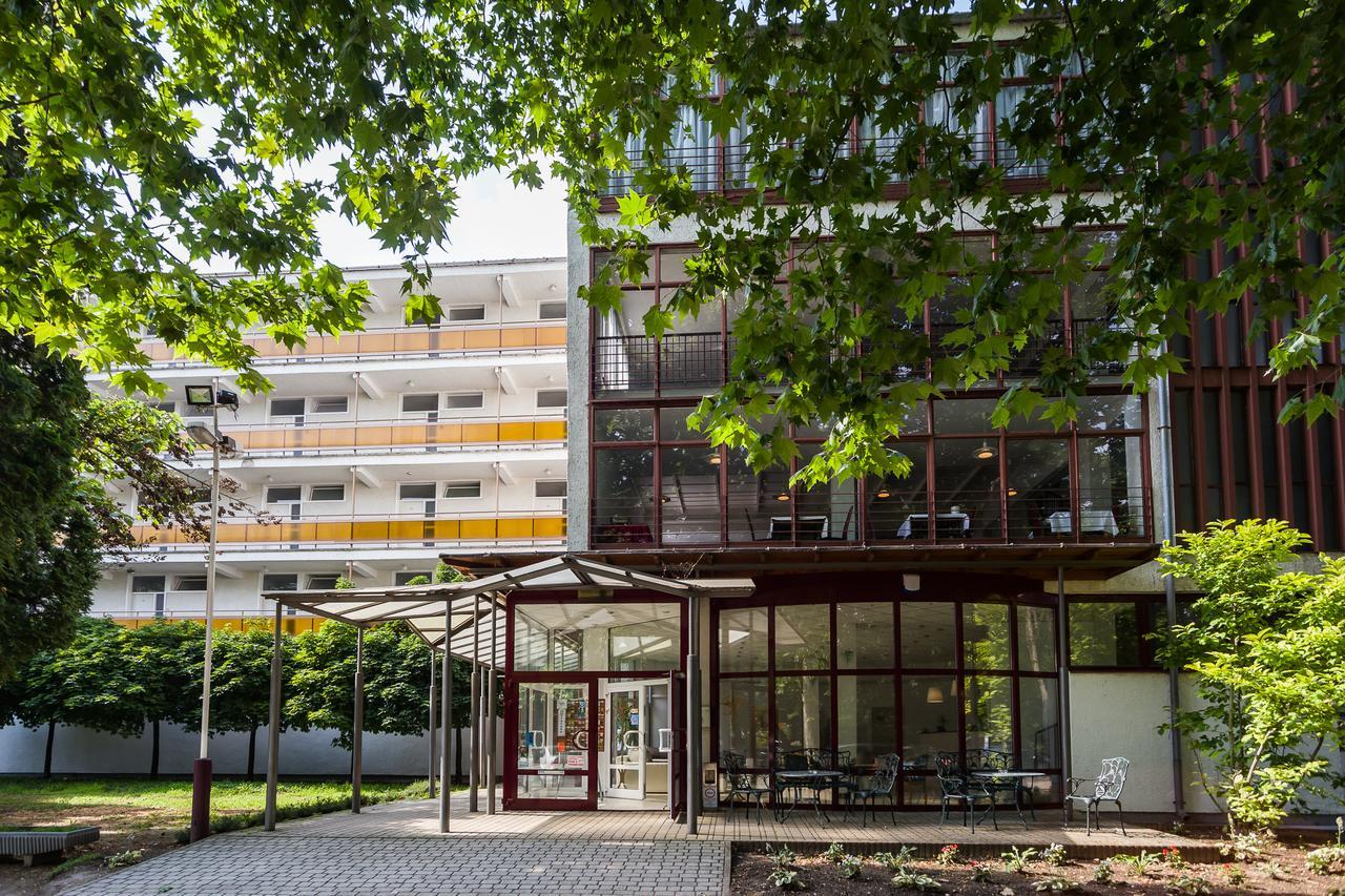 CE Napfény Hotel Siófok Extérieur photo